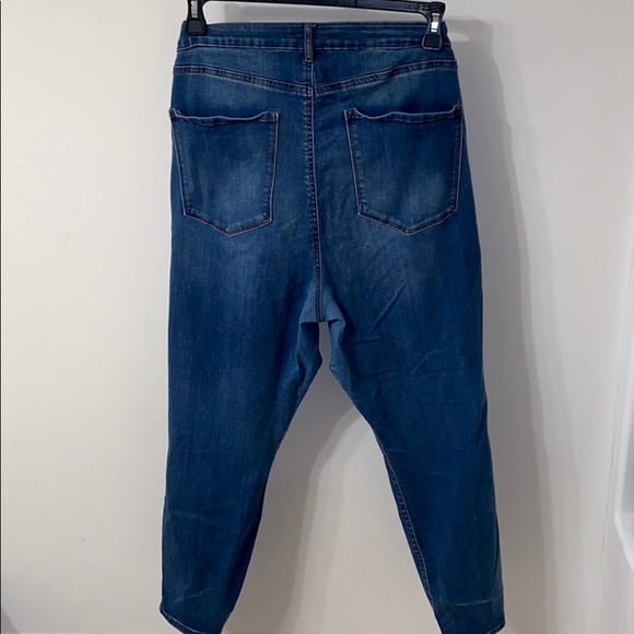 Refuge+ Jeans - Picture 4 of 5